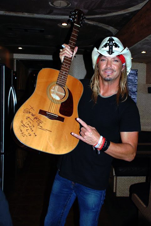 Bret Michaels Wins Award, and wears GivingBands™!