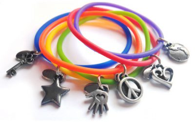 10 Holiday Gift Ideas That Support Non-Profits